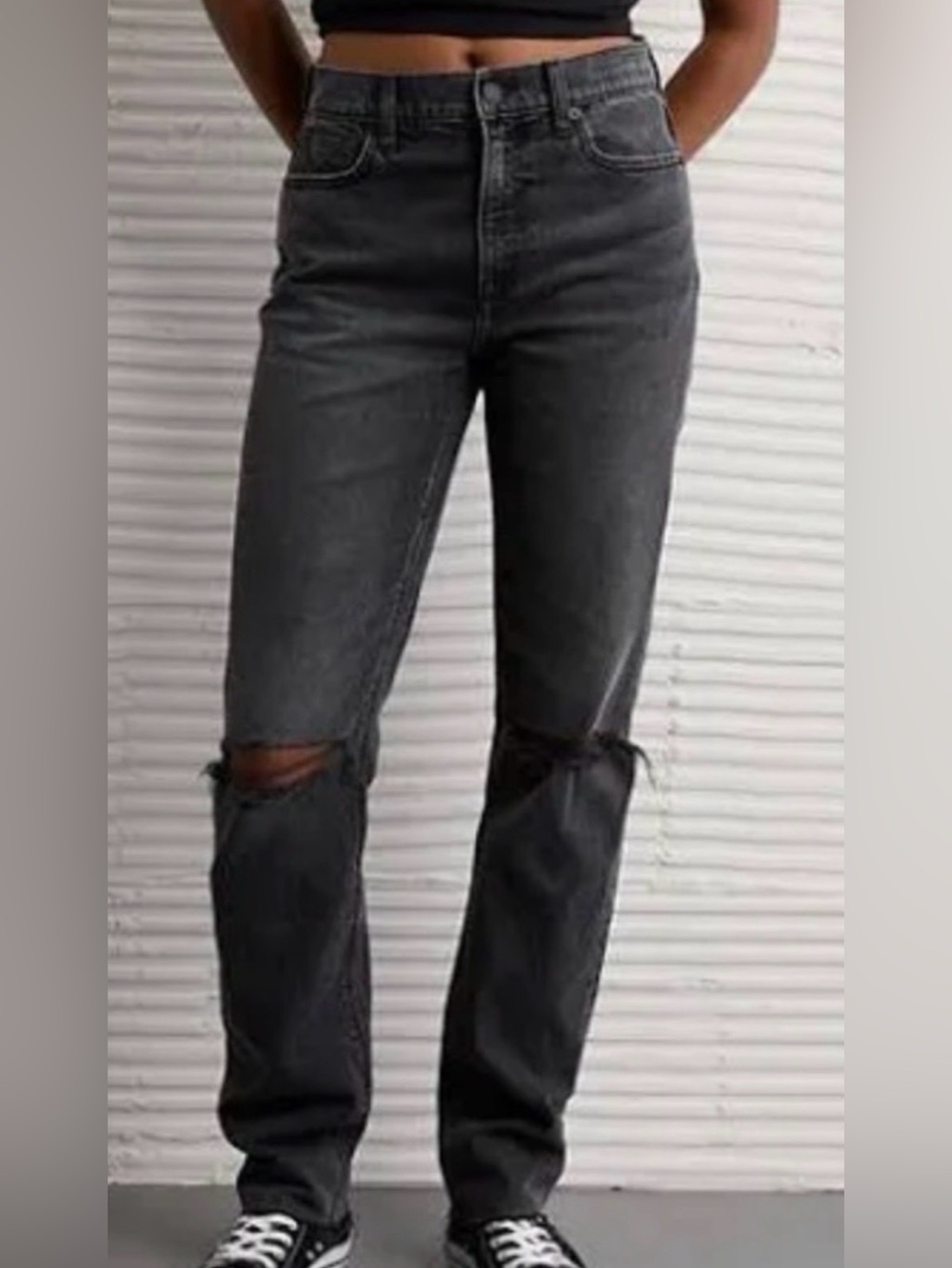 American Eagle Outfitters Black Strigid High-Rise Mom Jean Size 6 Short